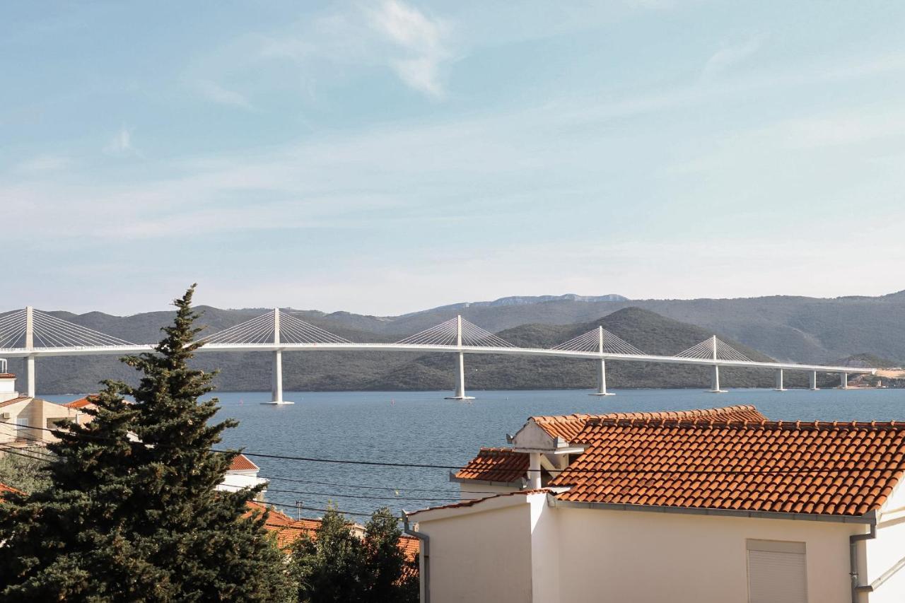 Apartments Morska Vila Komarna Exterior photo